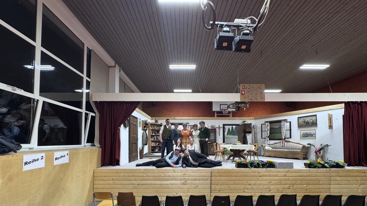 Bühne frei in Nussdorf: Landjugend-Theater als Herzstück des dörflichen Zusammenhalts