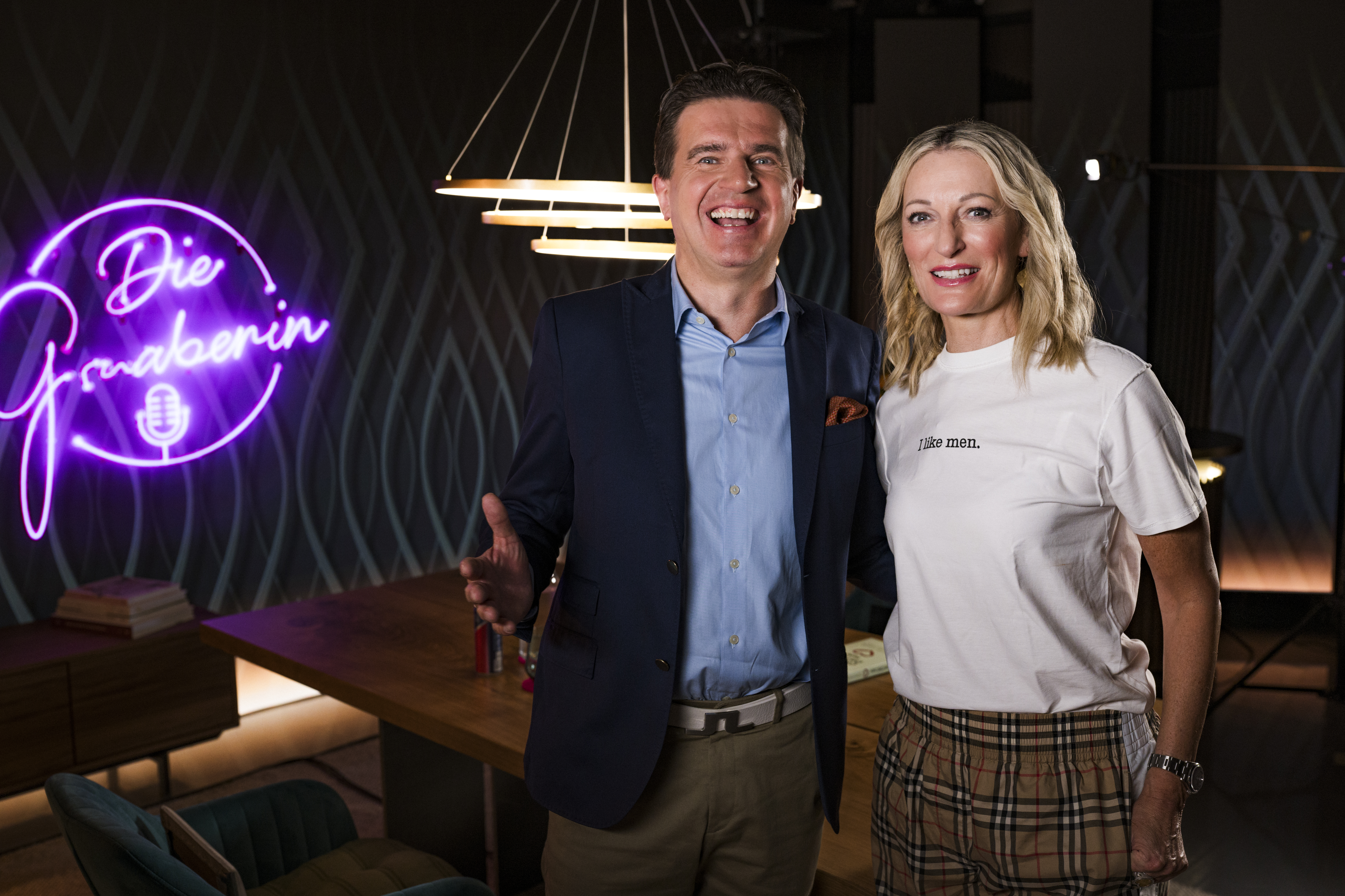 Mit Monika Gruber und Online-Dating-Experte Thomas R. Köhler