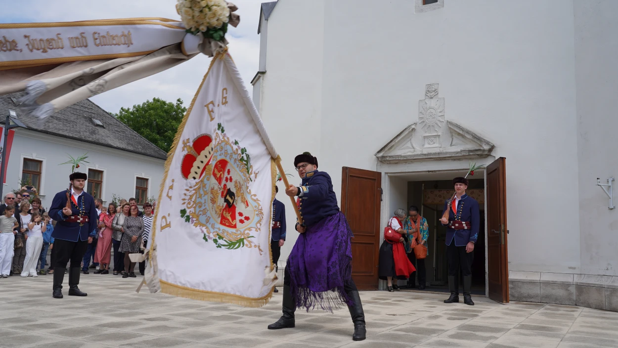 Neckenmarkter Fahnenschwingen