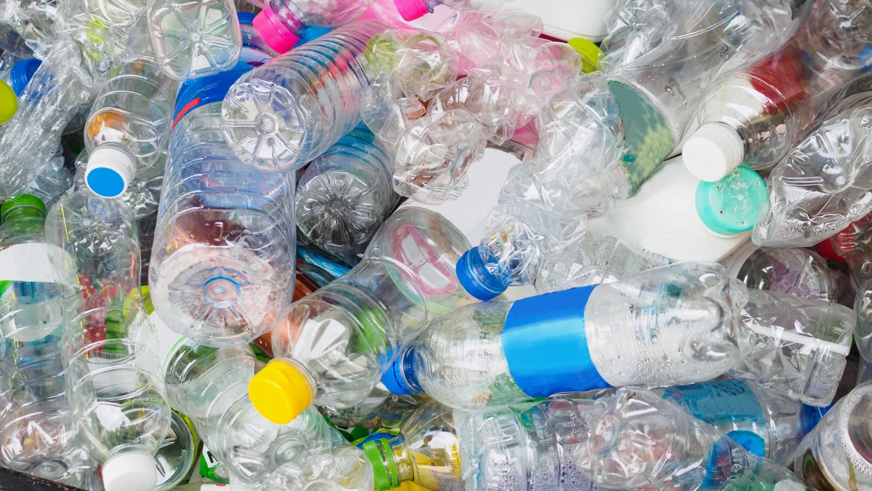 Plastiksteuer ausgeweitet: Regierung nimmt nun auch Plastikflaschen ins Visier