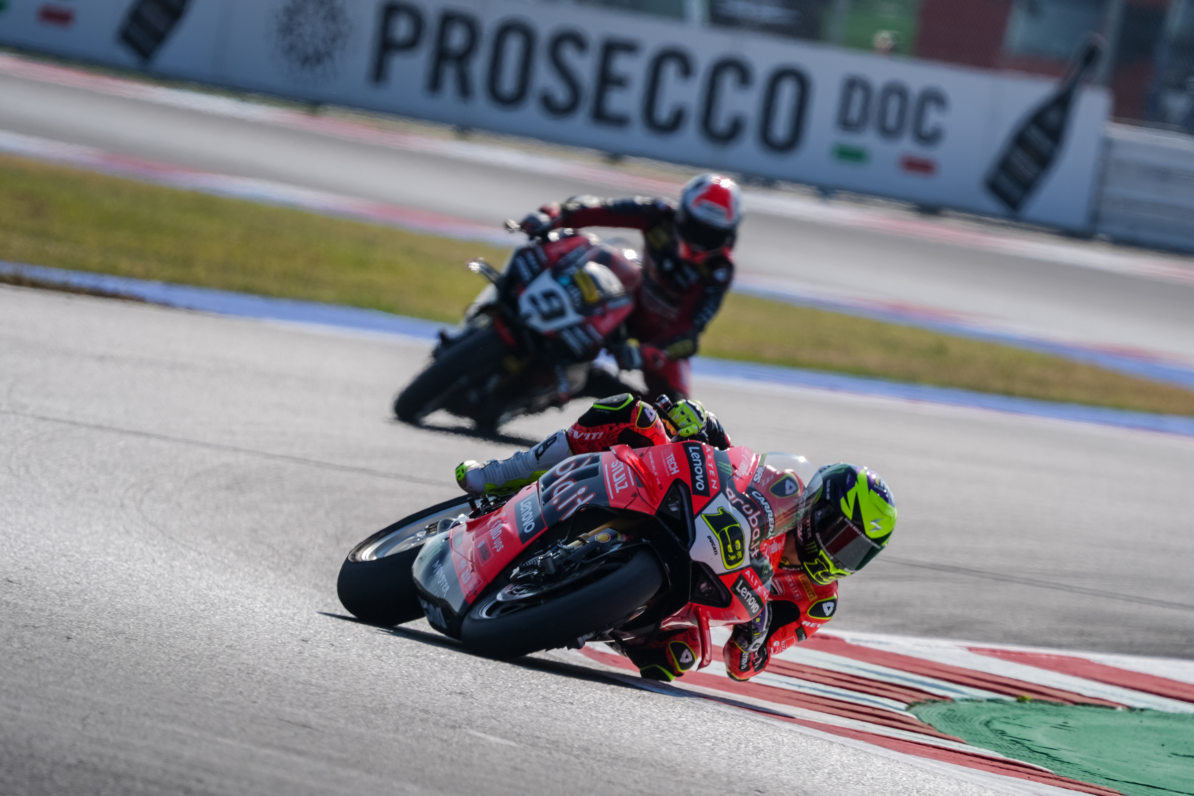 Pirelli Emilia-Romagna Round: WSBK Rennen 1