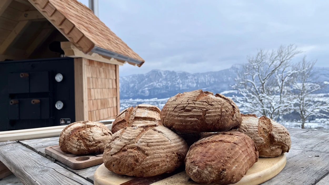 Wohlig warm durch den Winter: Traditioneller Brotbackofen