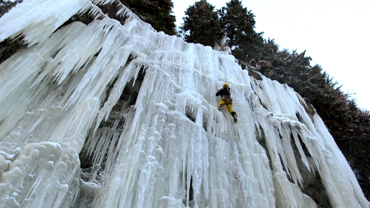 Schneespuren und Eiswände am Glockner