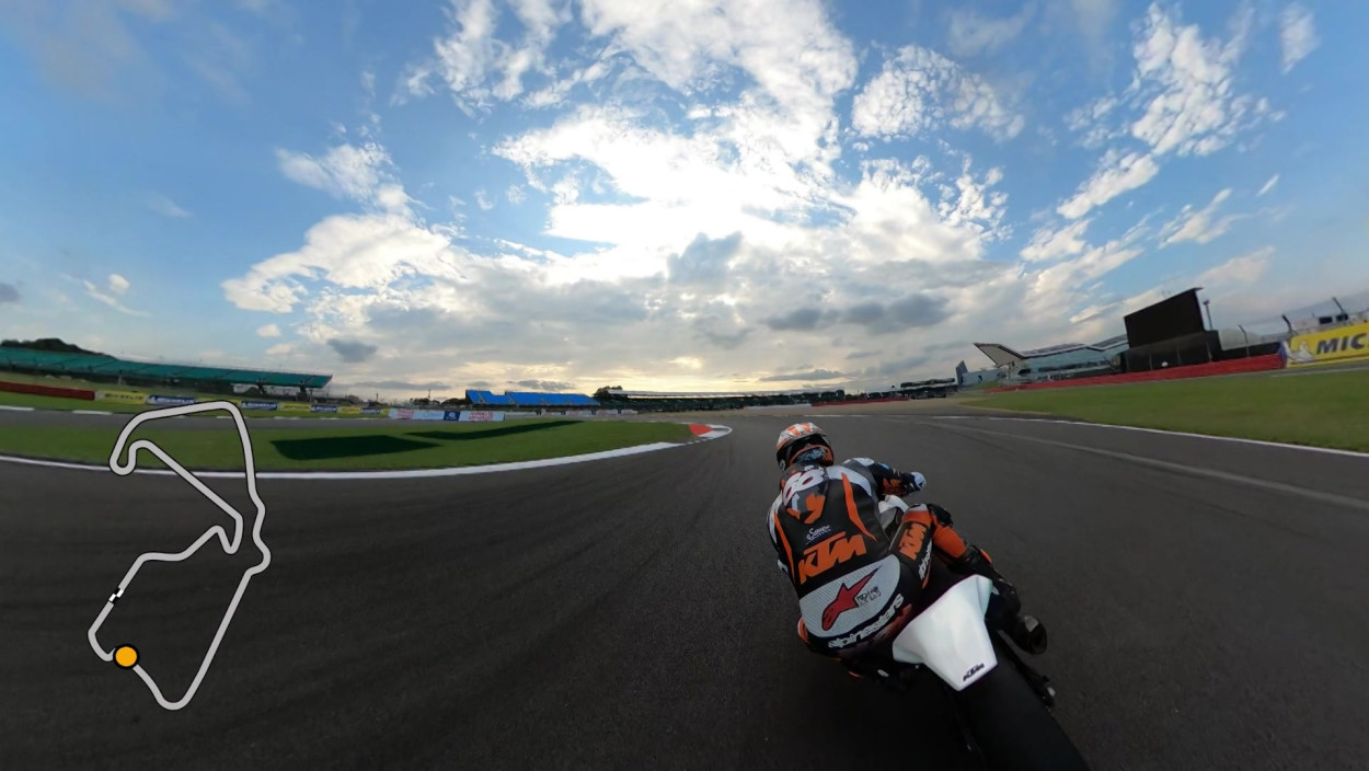 Tracklap: Onboard mit Alex Hofmann in Silverstone