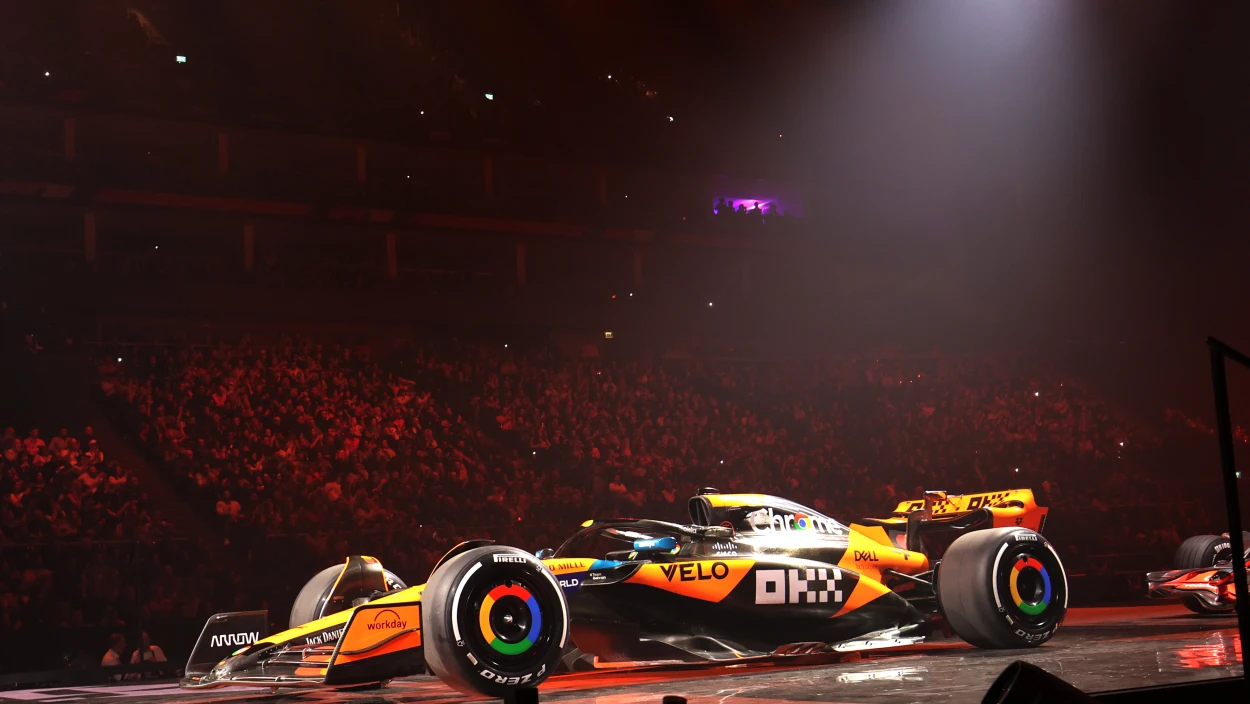 McLaren F1: Stars Norris und Piastri präsentieren MCL39 |  F1 75: Saisoneröffnungs-Gala 2025