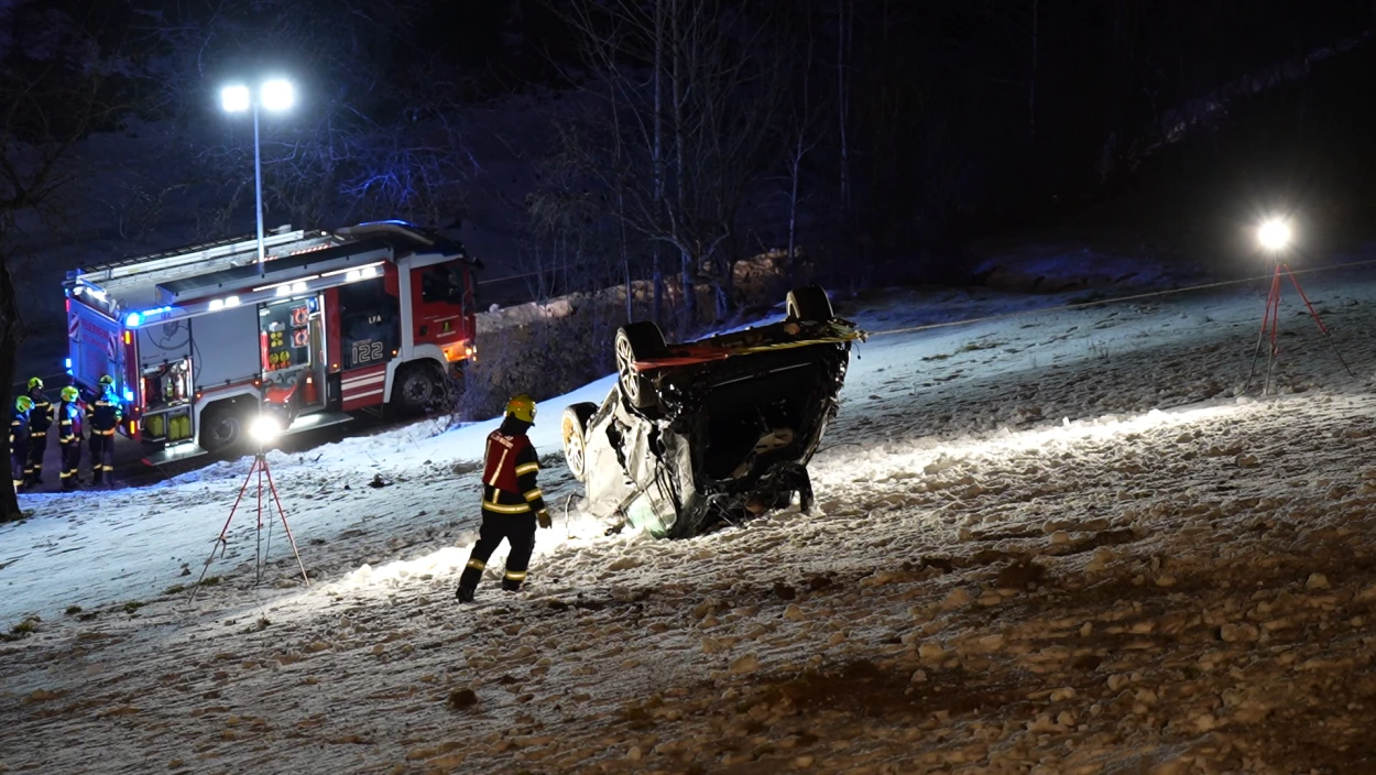 Auto stürzt über Steinmauer: Bundesländer-News vom 19.01.