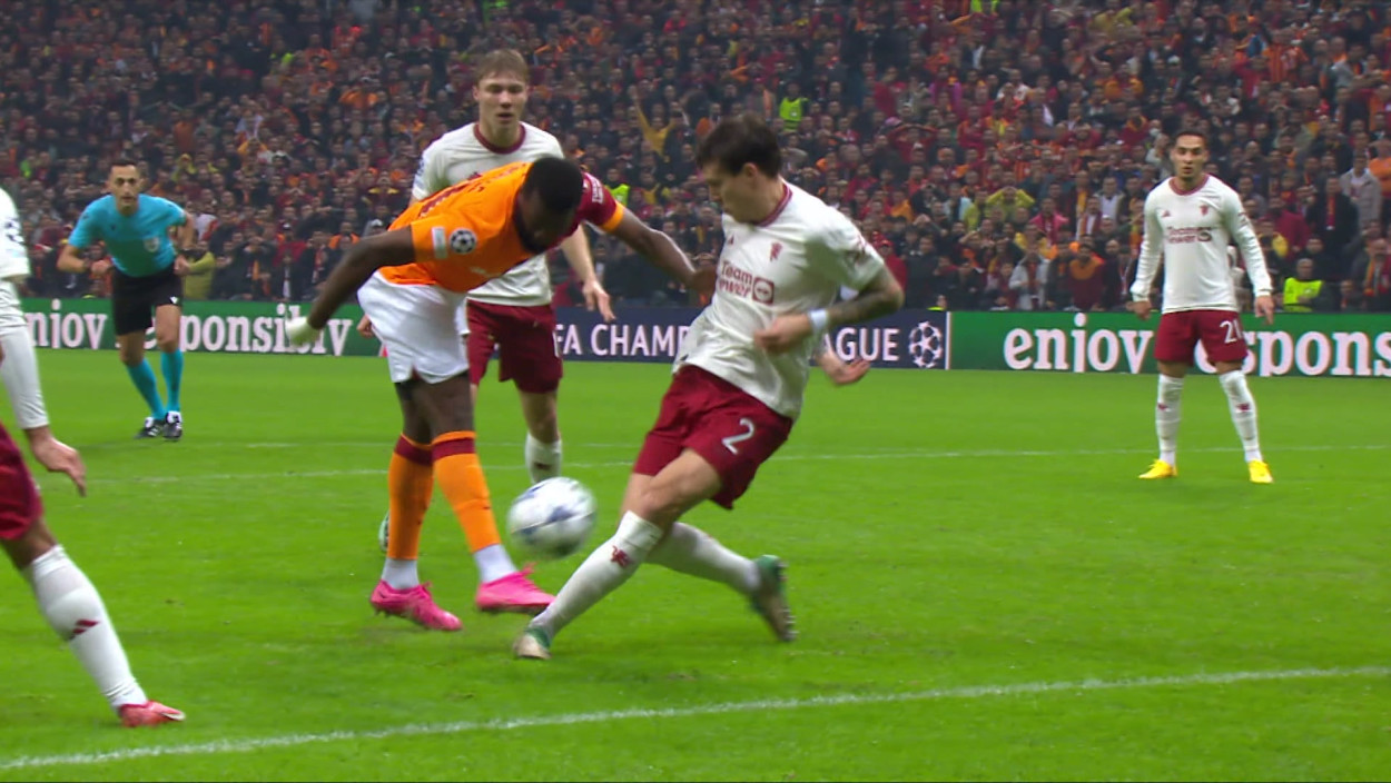 Highlights: Galatasaray Istanbul vs. Manchester United