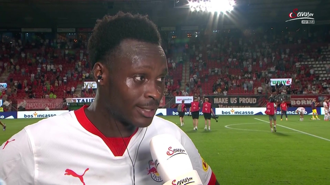 Samson Baidoo, Janis Blaswich und Maurits Kjaergaard nach dem Spiel gegen Twente