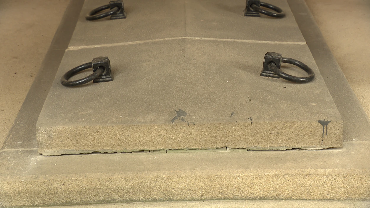 Zeugen gesucht: 13 Gruften in Korneuburg gewaltsam geöffnet