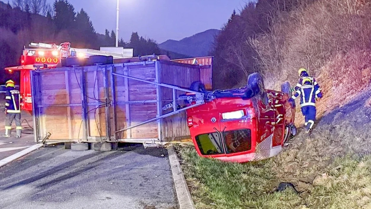 Auto mit Jausenanhänger überschlägt sich: Bundesländer-News vom 07.04.