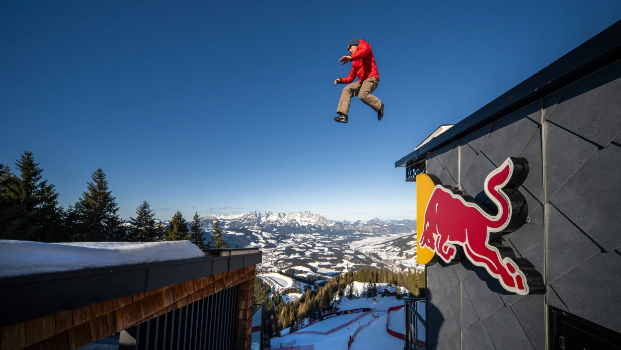 Parkour on snow auf der Streif by Jason Paul