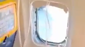 Passagier aus Flugzeug-Fenster gezogen | Servus Nachrichten in 90 Sekunden