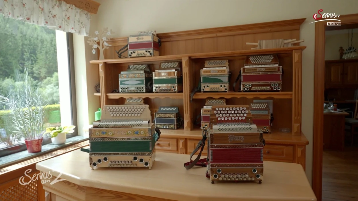 Parz: Eine Familie baut individuelle Harmonikas