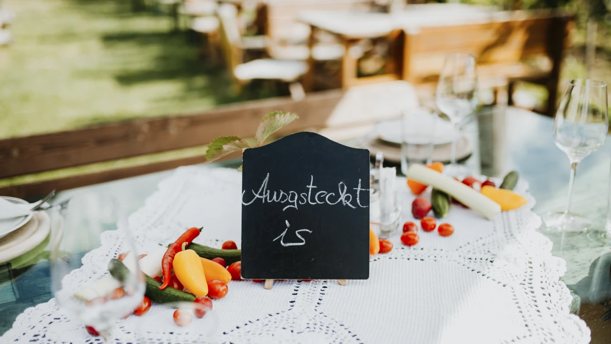 Ausgesteckt und Eingeschenkt - Beim Heurigen